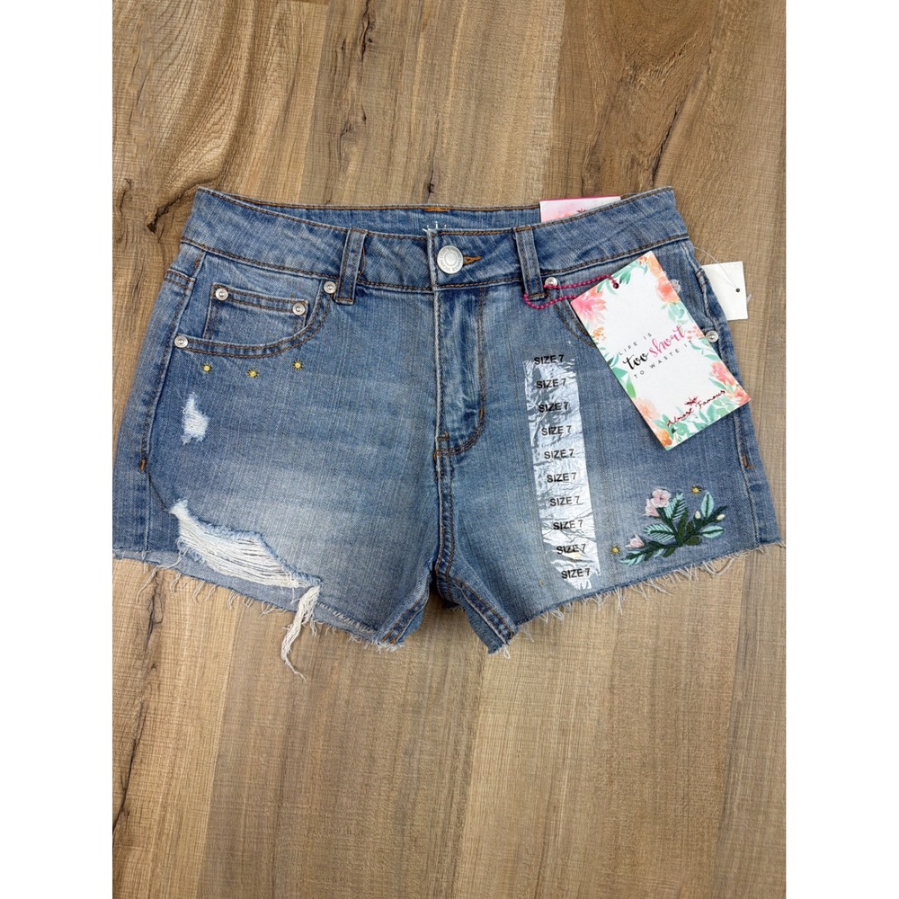NWT Almost Famous Womens High Rise Embroidered Distressed Denim Shorts Size 7